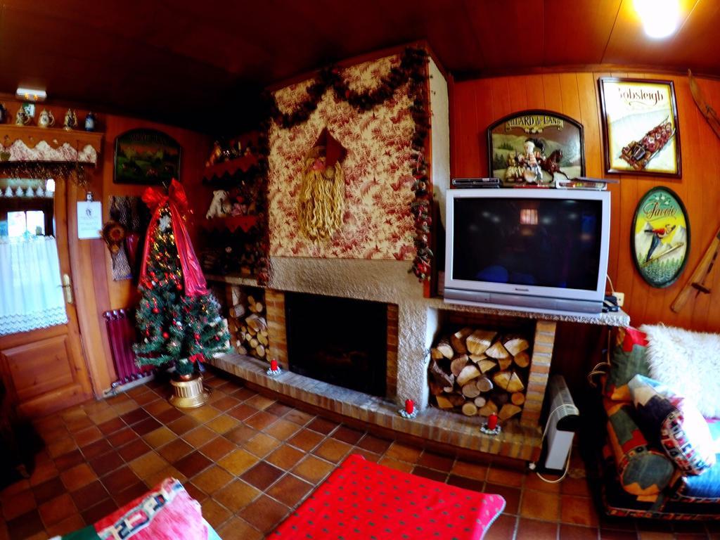 ラ・モリーナ ニウ デルズ ファルコンズ Bed & Breakfast エクステリア 写真