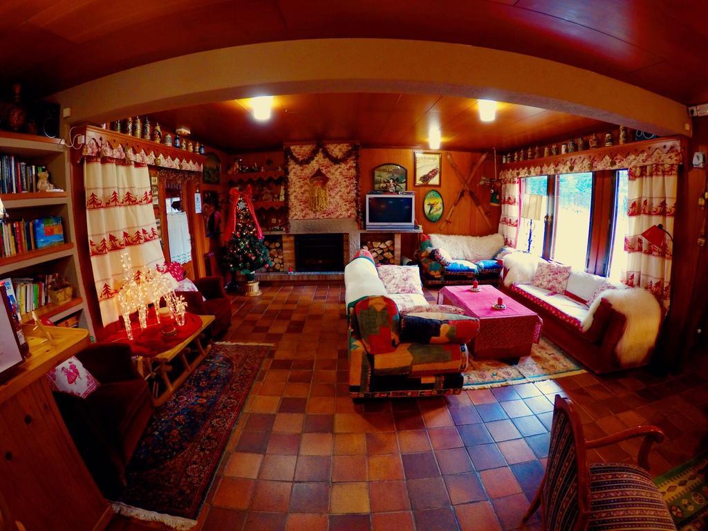 ラ・モリーナ ニウ デルズ ファルコンズ Bed & Breakfast エクステリア 写真