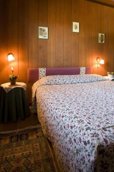 ラ・モリーナ ニウ デルズ ファルコンズ Bed & Breakfast 部屋 写真